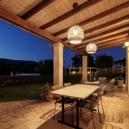 St Nicholas House With Private Heated Pool * Dasziá