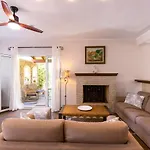 Vilă St Nicholas House With Private Heated Pool Dassia (Corfu)