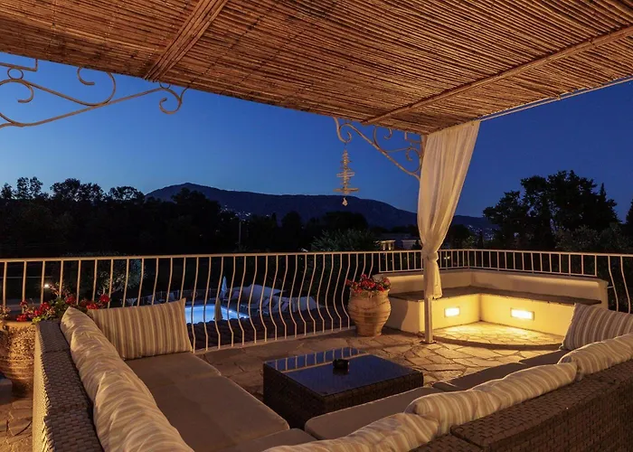 St Nicholas House With Private Heated Pool Villa