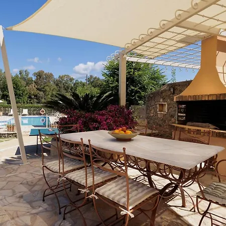 Vila St Nicholas House With Private Heated Pool