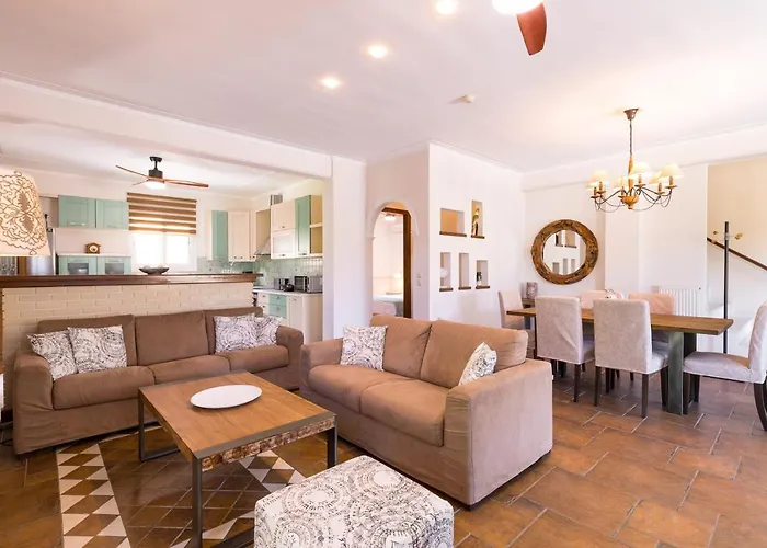 St Nicholas House With Private Heated Pool Вилла