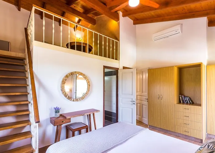 St Nicholas House With Private Heated Pool Дассия
