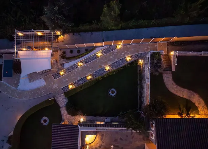 St Nicholas House With Private Heated Pool Вилла Дассия