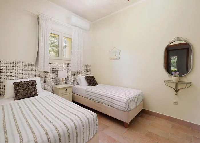 St Nicholas House With Private Heated Pool