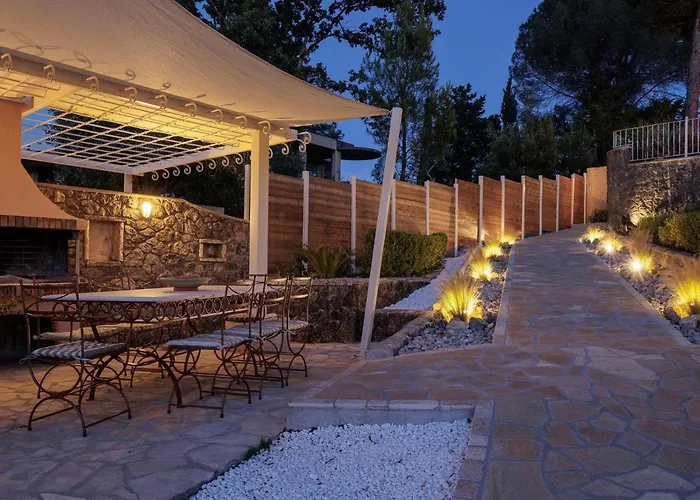 Вилла St Nicholas House With Private Heated Pool Дассия