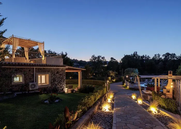 St Nicholas House With Private Heated Pool Дассия