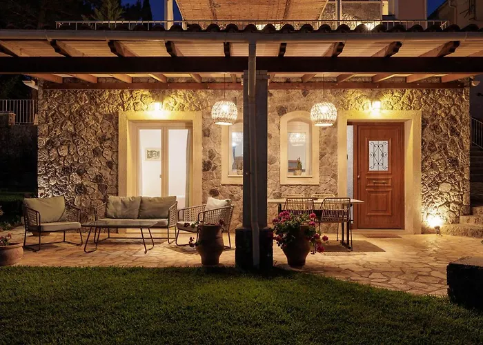 St Nicholas House With Private Heated Pool Вилла Дассия