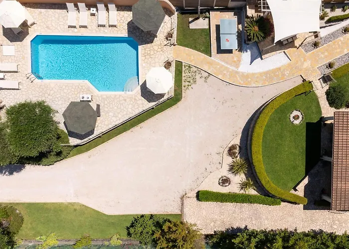 St Nicholas House With Private Heated Pool Дассия