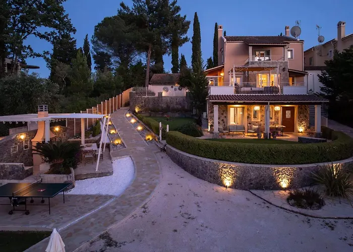 St Nicholas House With Private Heated Pool