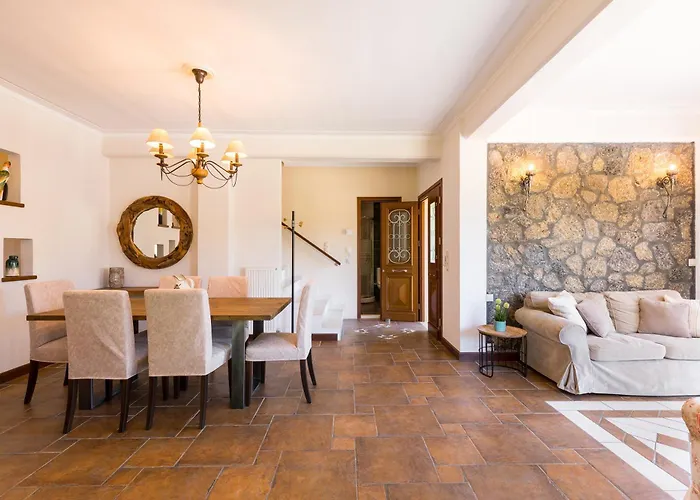 Вилла St Nicholas House With Private Heated Pool Дассия