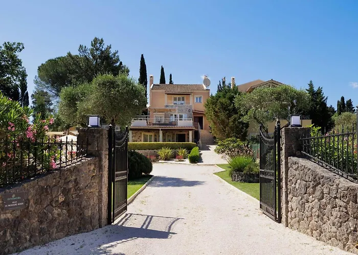 St Nicholas House With Private Heated Pool