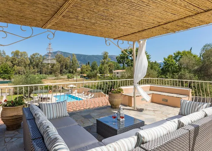 St Nicholas House With Private Heated Pool *
