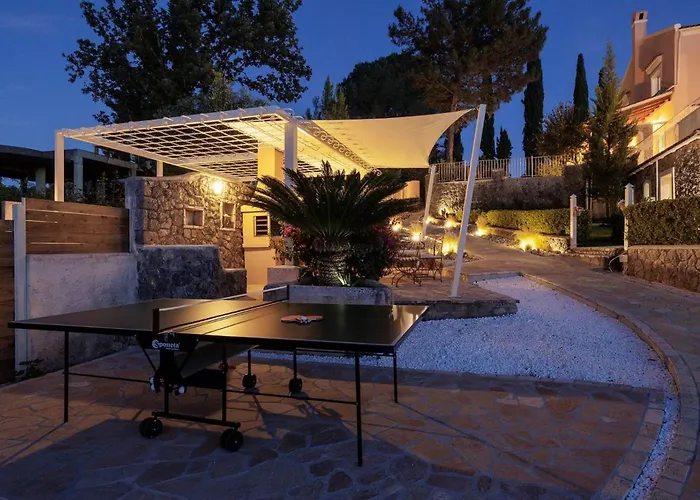 St Nicholas House With Private Heated Pool